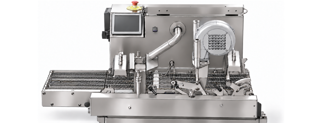 Detailed view of the BETEC MTE 80-400 chocolate enrobing belt with a 400 mm wire mesh belt width and a spacious working area for continuously coating products with tempered chocolate.